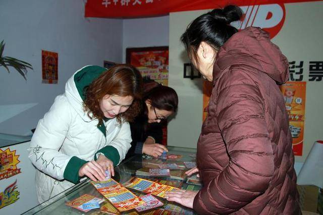 女子上班前中彩票945万 工作完才领，生活因惊喜而精彩